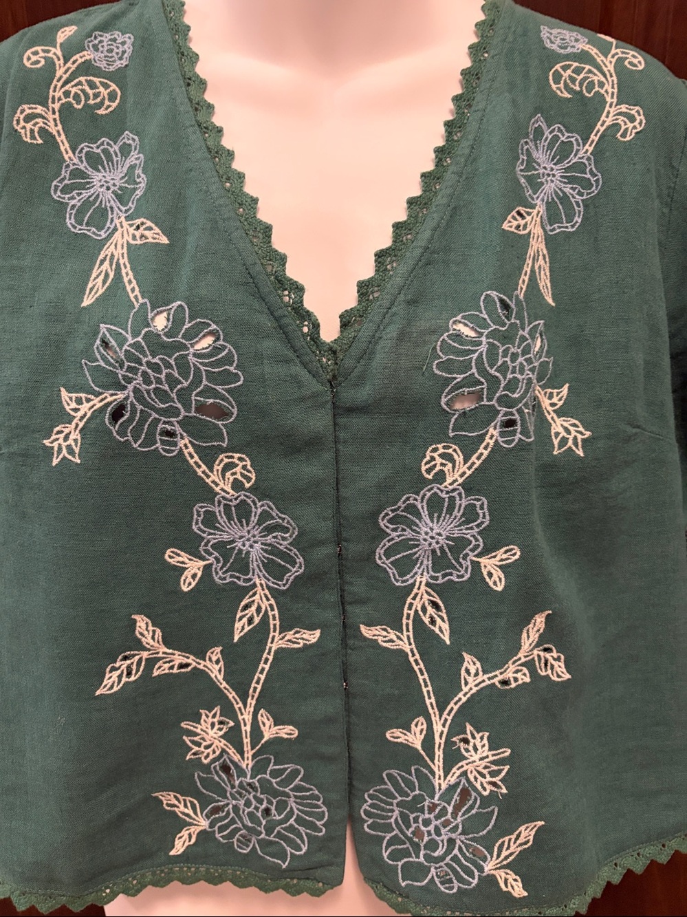 Universal Thread Embroidered Top - Picture 4 of 8